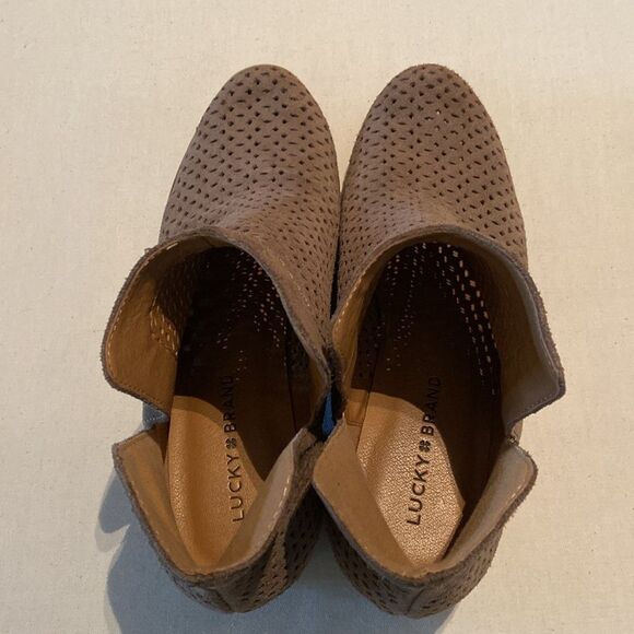 Lucky Brand Women's perforated Suede Ankle Boots - Brown size 7.5 - Picture 4 of 7